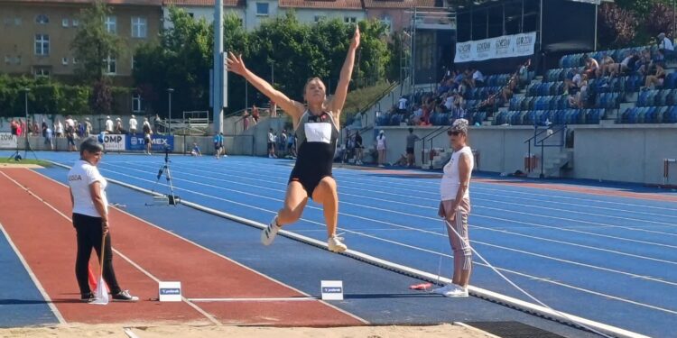 Cyprian Mrzygłód stabilny a u Nikoli Horowksiej krok po kroku