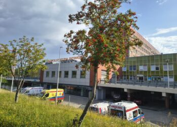 Płatne parkingi i problemy pacjentów – R. Surowiec odpowiada