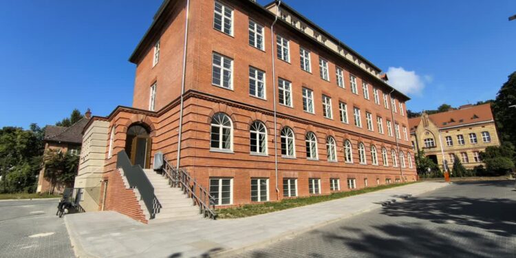 Trwa ostatnie meblowanie. Pod koniec sierpnia wprowadzą się tu uczniowie