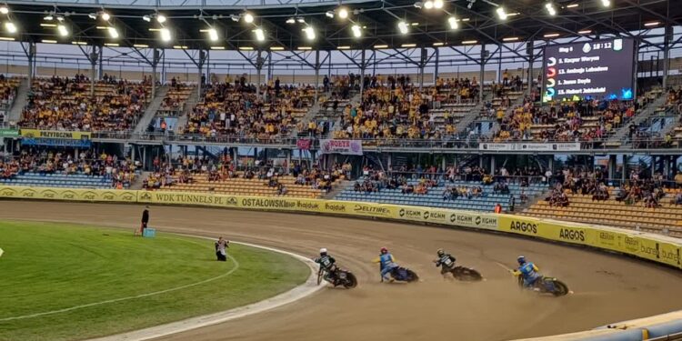 Mariusz Staszewski też skorzystał z zasłony dymnej