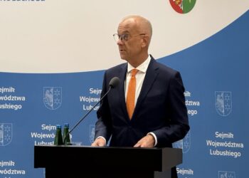 Jabłoński na sejmiku: zarzuty po kolizji są krzywdzące i niesprawiedliwe