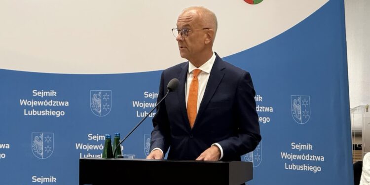 Jabłoński na sejmiku: zarzuty po kolizji są krzywdzące i niesprawiedliwe