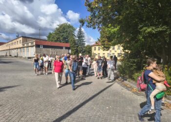 O co pytają mieszkańcy spacerując po byłych koszarach?