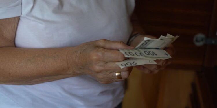 Oszukane „na wnuczkę” i „policjanta”. Straciły 400 tys zł