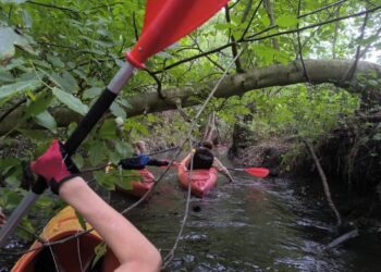 Popłynęli Kłodawką do Parku Róż