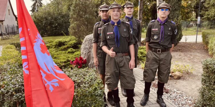 Wędrowali po Starym Polichnie tropem Powstania Wielkopolskiego