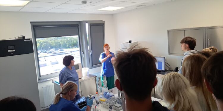 Gorzowscy licealiści poznali pracę lekarzy. Czy wybiorą studia medyczne?