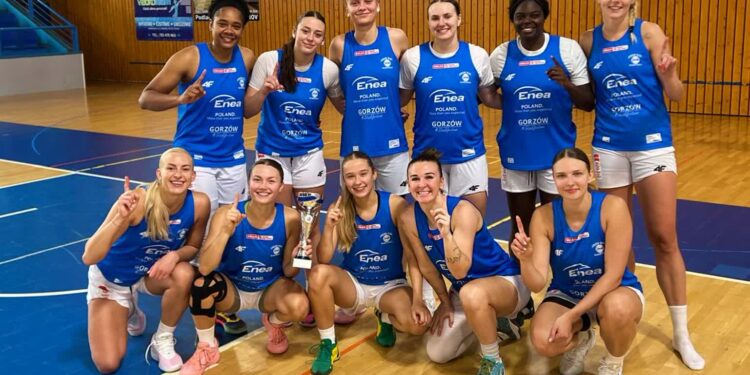 Koszykarki KSSSE Enei AJP niepokonane w Trutnowie