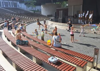 Odszukaj artefakty i śmieci. Zadbaj o las. Sprzątanie świata w MCK-u