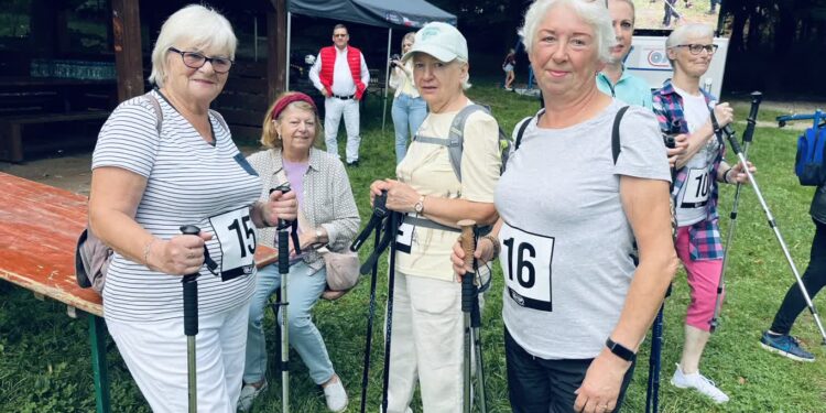 Czwarty Nordic Walking „Tropem jesiennego liścia” wystartował !