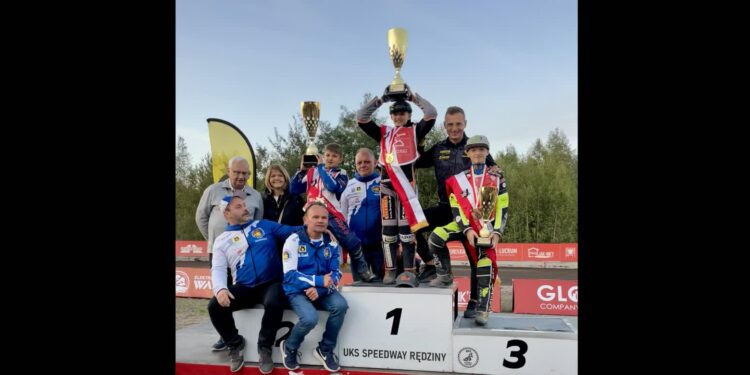 Medale młodych żużlowców