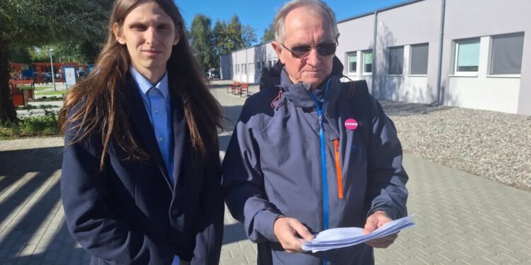 Partia Razem przeciwko płatnym parkingom przy szpitalu