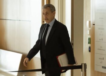 Sarkozy zostanie osadzony w słynnym więzieniu. Wiadomo, jakie będzie miał warunki