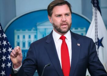 USA mają sposób na Rosję. Vance: to bardziej skuteczne niż sankcje