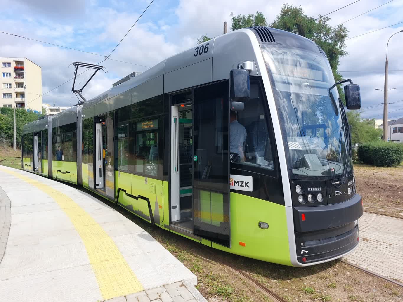 Tramwaj z rogalami na gorzowskich torowiskach