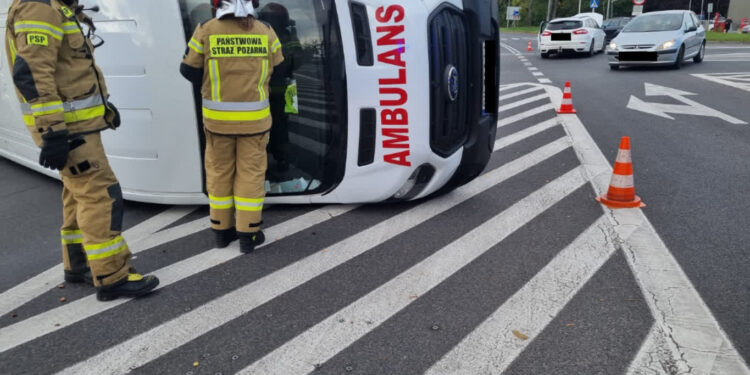 Zderzenie karetki i forda w Kostrzynie