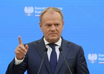 Premier chce być zabawny? Proponuje protesty PiS przeciwko drożyźnie, korupcji, w obronie Konstytucji i praw kobiet