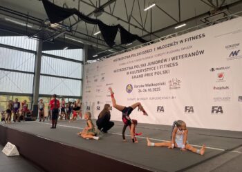 Skaczą, tańczą, salta robią