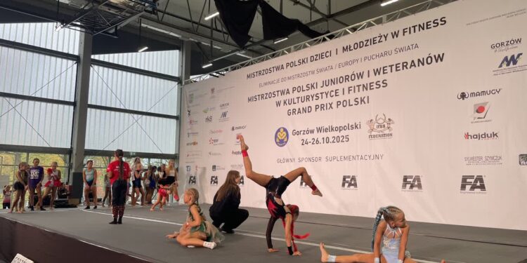 Skaczą, tańczą, salta robią