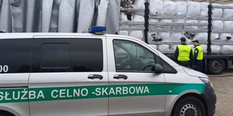 Udaremniony przewóz 20 ton nielegalnych odpadów [WIDEO]