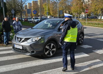 Policja przy cmentarzach, czyli „akcja znicz”