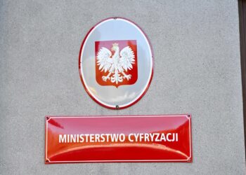 Resort cyfryzacji ostrzega gminy przed fałszywymi mailami podszywającymi się pod ministerstwo