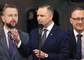 Szef MON ponownie wzywa prezydenta do podpisania awansów oficerskich w SKW i ABW