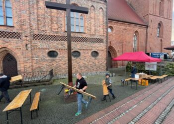 Ciepła zupa dla potrzebujących w nowym miejscu