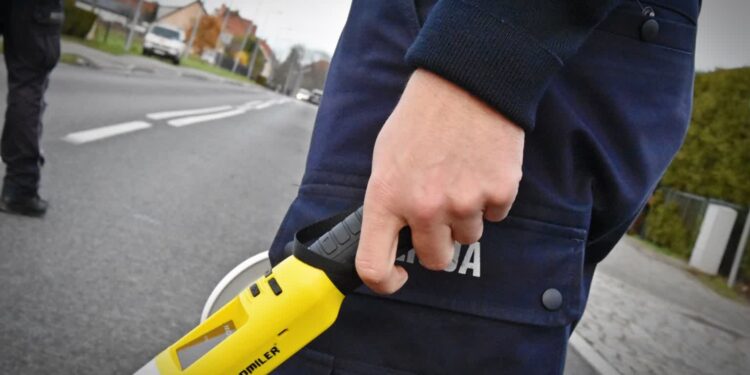 Pijany jechał hulajnogą. Dostał 2,5 tys. mandatu