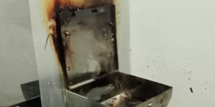 Ktoś wrzucił petardę do miejskiej toalety. Są zniszczenia