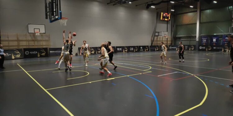 Kangoo tłem dla Maximusa