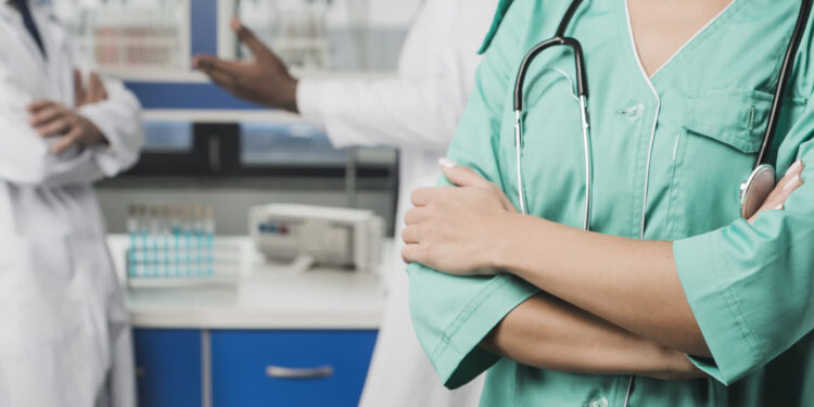 Posłowie PiS chcą kontroli w szpitalach. NFZ odpowiada