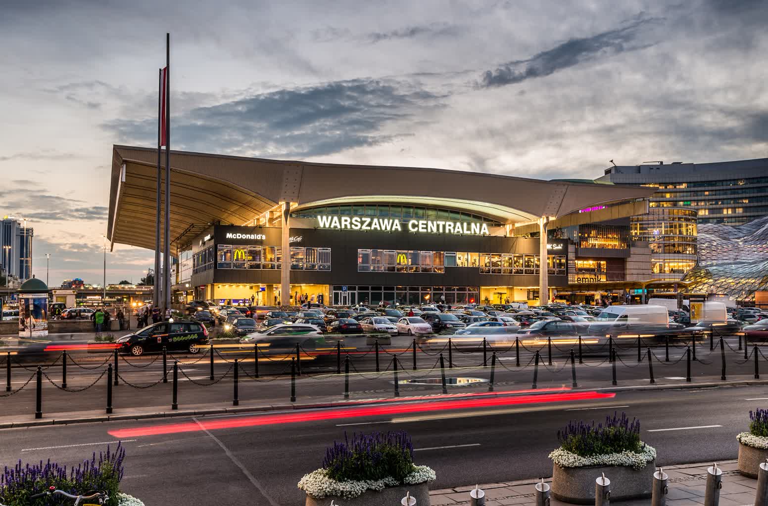 Koniec objazdów. W niedzielę rano pociągi wracają na Dworzec Centralny