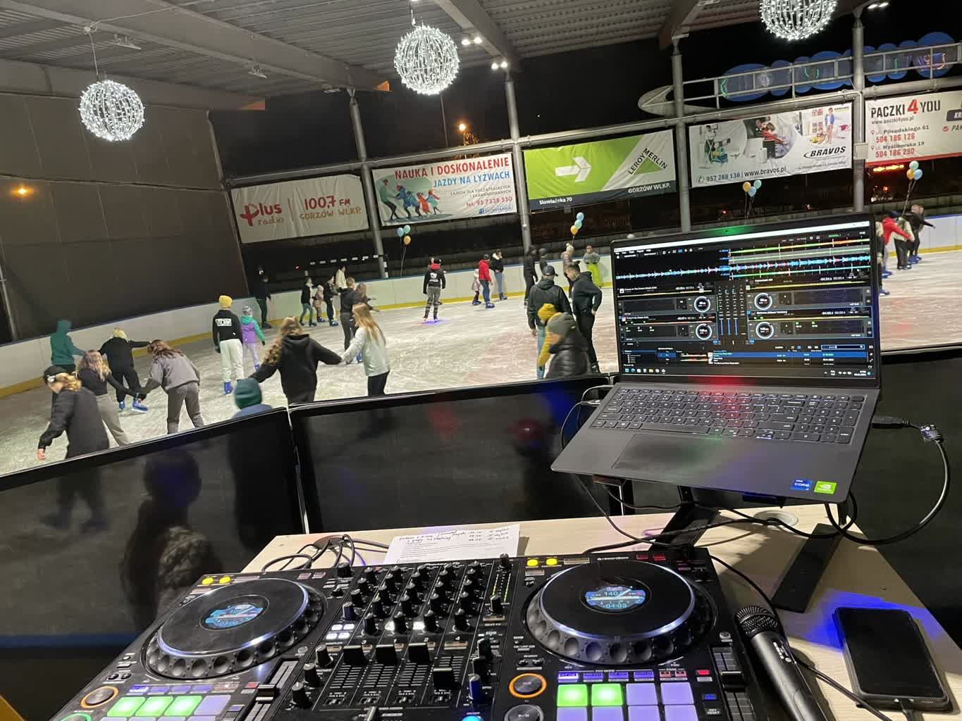 Dyskoteka na lodowisku. Ice Arena zaprasza