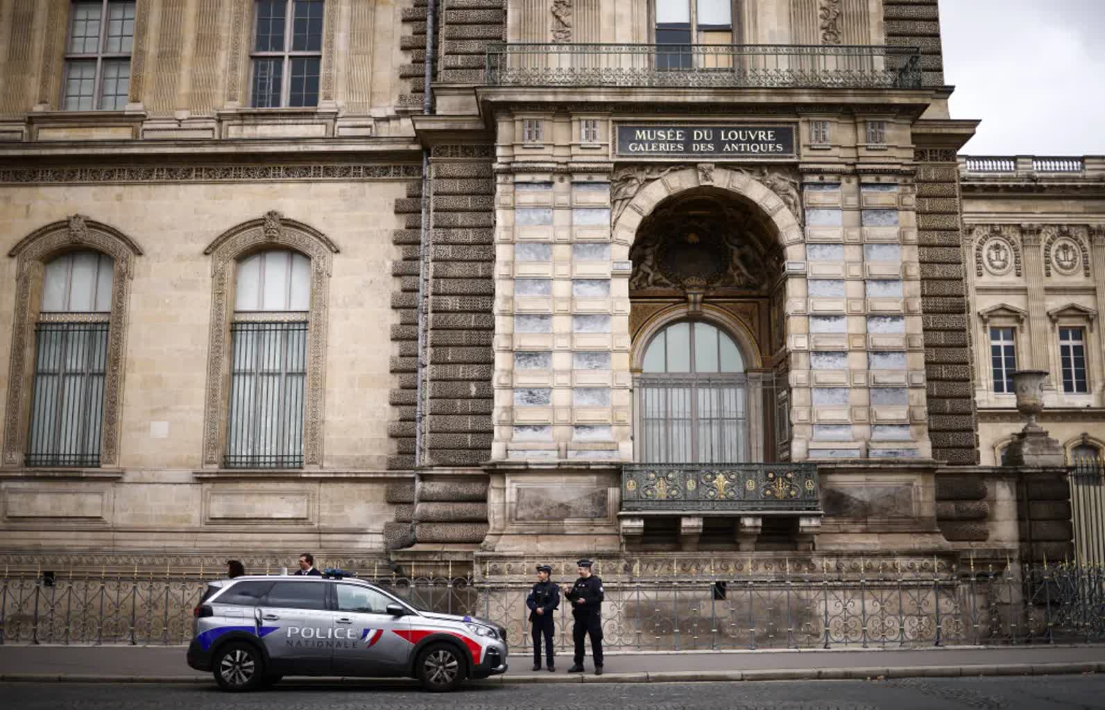 Kradzież klejnotów w Luwrze. Nowe informacje prokuratury ws. oskarżonych