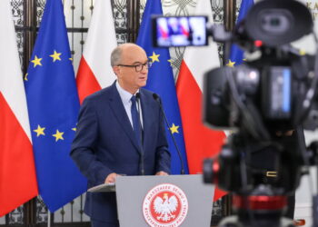 Czarzasty ogłosił zakaz sprzedaży alkoholu w budynkach parlamentu