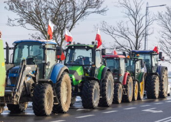 Rolnicy protestują w Koszutach koło Środy Wielkopolskiej