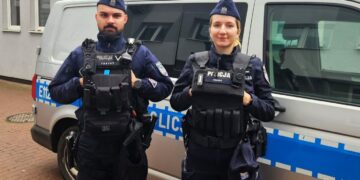 Policjanci pomogli poparzonej dziewczynce