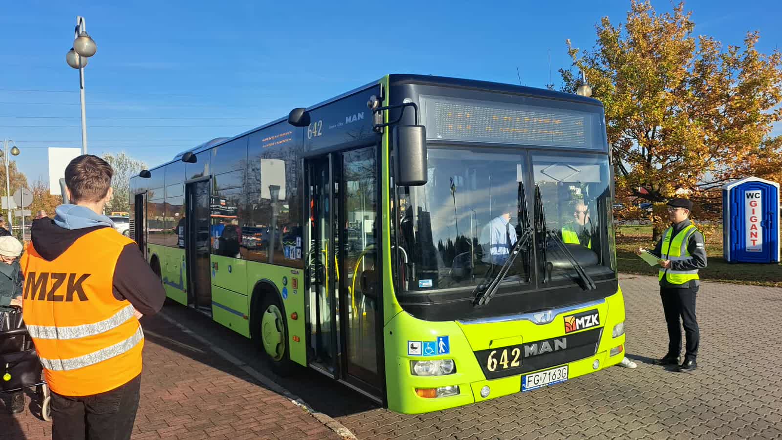 Na cmentarz najlepiej autobusem