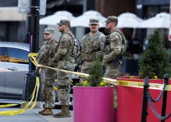 Strzały w pobliżu Białego Domu. Szef FBI: dwóch żołnierzy Gwardii Narodowej w stanie krytycznym