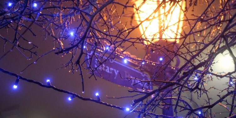 Karoca z końmi i świąteczna kapela