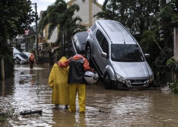Tajfun uderzył w Filipiny. Są ofiary śmiertelne, setki tysięcy ewakuowanych