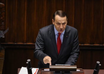 Sikorski: Działania prezydenta Nawrockiego obraźliwe i niebezpieczne