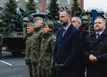 Szef MON: budujemy wielowarstwową obronę powietrzną Polski