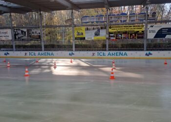 Łyżwy poszły w ruch. Lodowisko Ice Arena w Gorzowie otwarte