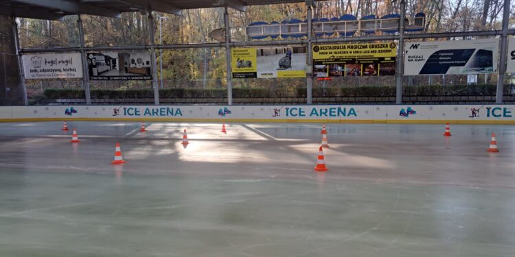 Łyżwy poszły w ruch. Lodowisko Ice Arena w Gorzowie otwarte