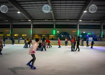 W piątek rusza lodowisko