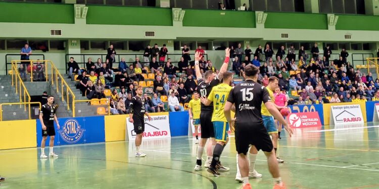 Tylko drobny przestój i Stal ma czwartą z rzędu wygraną