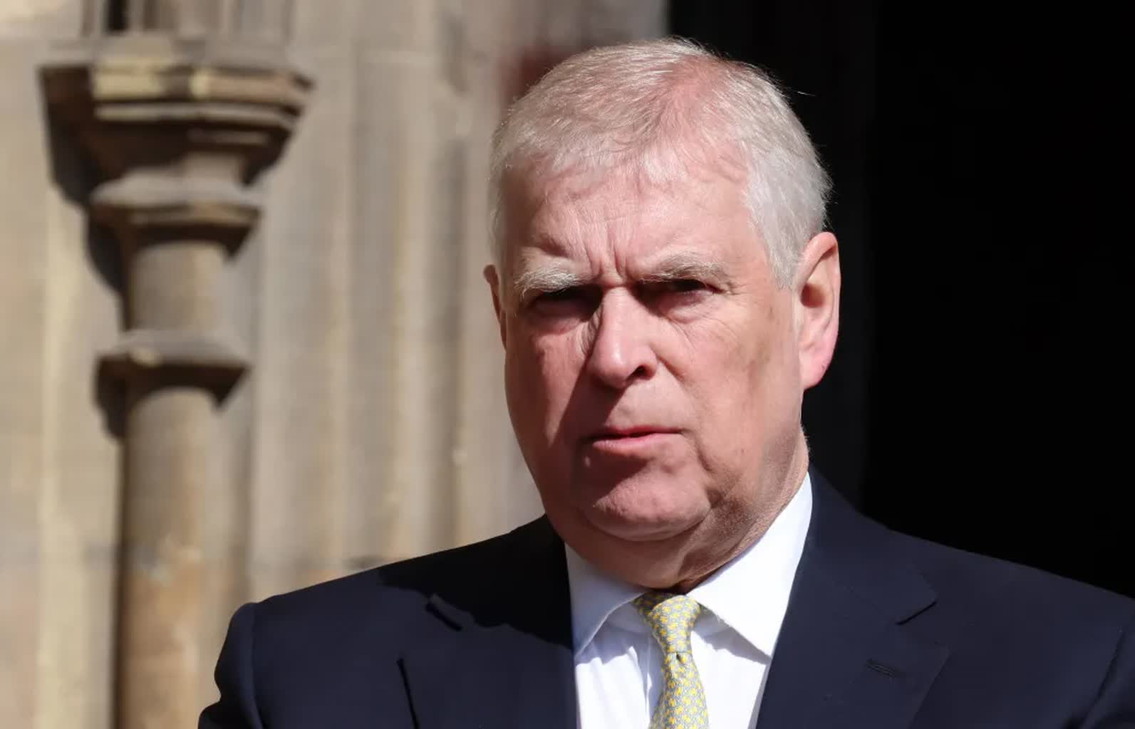 Andrzej, brat króla Karola III, oficjalnie pozbawiony tytułu księcia