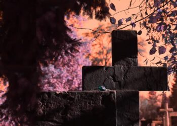 Bp Kiciński: przy grobach, zapytajmy się, czy zostanie po nas kawałek dobra w życiu drugiego człowieka